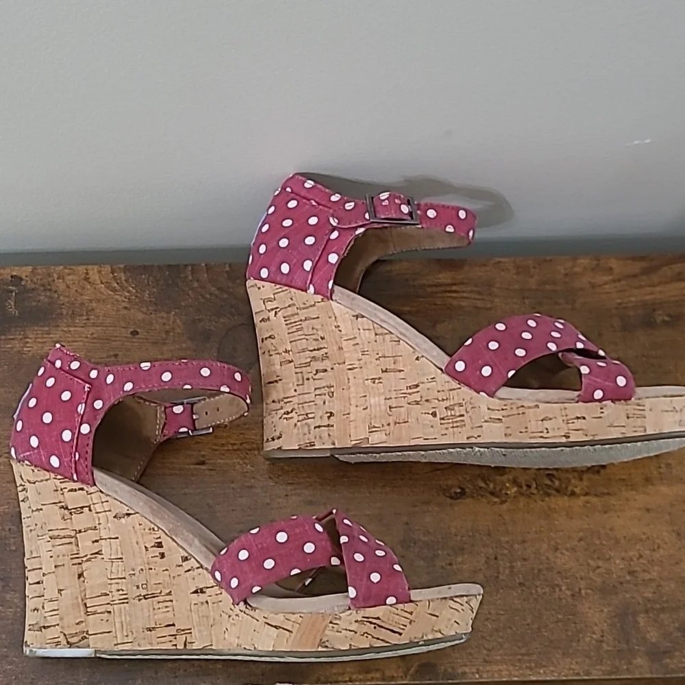 Toms cranberry white